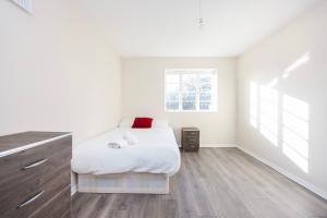 3 Bedroom Kings College Denmark Hill Flat