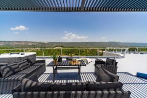 Luxury Villa Madre with 5 en-suite bedrooms, heated 72sqm Mineral pool, Whirlpool, outdoor Gym, Playground