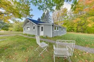 Cozy Harbor Springs Vacation Rental, 13 Mi to Town - Harbor Springs