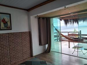 Pousada Marambaia Café - Praiana, econômica, Com café da manhã, piscina e hidromassagem ao ar livre - Frente para o mar