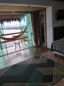 Pousada Marambaia Café - Praiana, econômica, Com café da manhã, piscina e hidromassagem ao ar livre - Frente para o mar