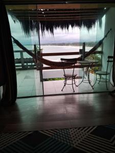 Pousada Marambaia Café - Praiana, econômica, Com café da manhã, piscina e hidromassagem ao ar livre - Frente para o mar