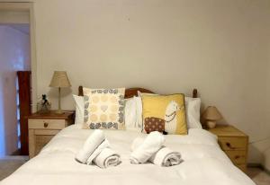 Melody Rowe One Bed Free Wi-Fi Garden Fireplace