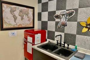 Crazy Cow Private HOT TUB BBQ Sleeps 2