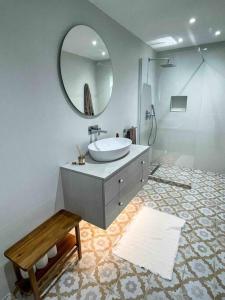 Sea view & Countryside apartment in Manikata