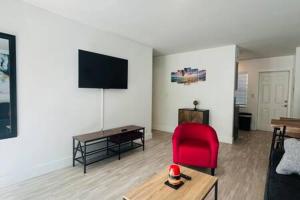 Huge 1 bed newly renovated free parking