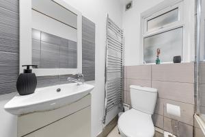 Modern 2BR Brixton Apartment, Ultra-Fast Wi-Fi Included