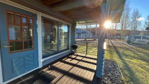 Villa Laakson Helmi 1 с камином, сауной, SPA, на берегу озера