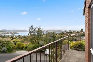 Lovely 2 Bed Home with views