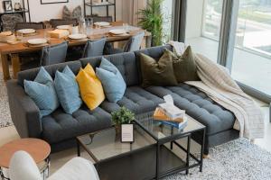 Elite Escape Holiday Home - 3 BHK Getaway with Burj Khalifa View and Dubai Mall Access - 1505