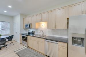 Sleek Apartment Near St Clair City Boat Harbor!