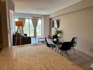 Depto con vista increíble a la ciudad y cordillera , con balcón