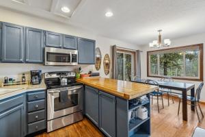 New! Brundage Meadows 1 - Bright, cozy - 2story - wood stove - forest views - by trails, lake, town