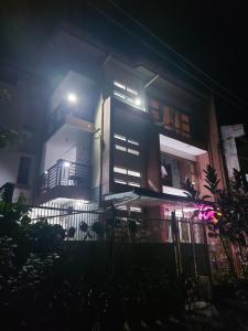 The Greens Home & Garden -ENTIRE 2nd FLOOR 3 Bedroom Unit