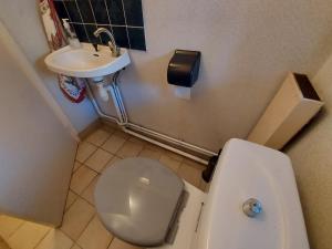 Maisons de vacances Gite Ruille-Froid-Fonds, 4 pieces, 6 personnes - FR-1-600-61 : photos des chambres