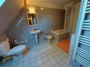 Maisons de vacances Gite Ruille-Froid-Fonds, 4 pieces, 6 personnes - FR-1-600-61 : photos des chambres