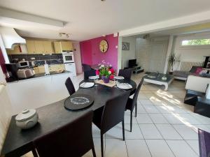 Maisons de vacances Gite Courbeveille, 5 pieces, 7 personnes - FR-1-600-101 : photos des chambres