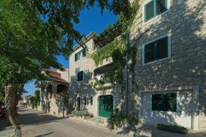 Apartments with WiFi Postira, Brac - 22196