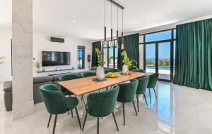 5 Bedroom Stunning Home In Novalja 