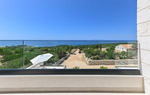 5 Bedroom Stunning Home In Novalja