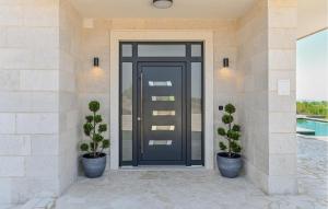 5 Bedroom Stunning Home In Novalja