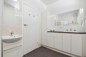 Riversands Rest Accommodation Paringa - Coobah Cottage