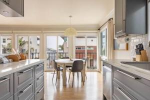 Ocean View 2 Bedroom Manhattan Beach Parking - MB3612A DO NOT REACTIVATE