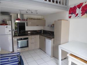 Pavillon Climatisé 2 Pièces + Mezzanine, Terrasse, Parking Privé, à 400m de la Plage - FR-1-776-9