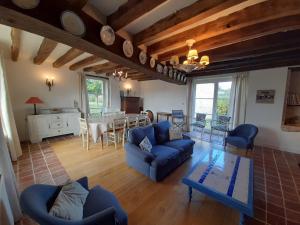 Maisons de vacances Maison Coussay-les-Bois, 5 pieces, 10 personnes - FR-1-541-100 : photos des chambres