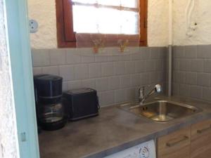 Charmant T2 rénové, proche plage et commerces, balcon, parking, accepte petits animaux - FR-1-776-56