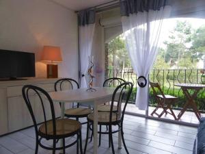 Charmant T2 rénové, proche plage et commerces, balcon, parking, accepte petits animaux - FR-1-776-56