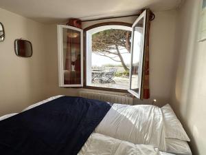 Maisons de vacances Maison confortable face a la mer, 7 couchages, terrasse, jardin, wifi, parking, animaux acceptes - FR-1-224B-211 : photos des chambres