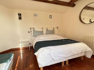 Maisons de vacances Maison confortable face a la mer, 7 couchages, terrasse, jardin, wifi, parking, animaux acceptes - FR-1-224B-211 : photos des chambres