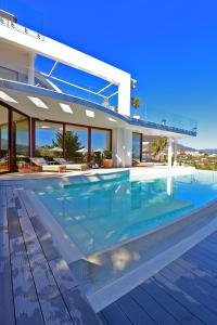 Extraordinary 7 BDRM Villa w Pool, Gym, Cinema