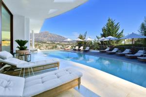 Extraordinary 7 BDRM Villa w Pool, Gym, Cinema