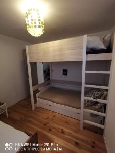 B&B / Chambres d'hotes L-etape Bien etre chambre triple : photos des chambres