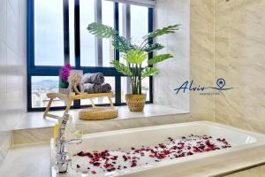NEW! [Romantic Honeymoon] Imperio Studio Bathtub4 paxGameMelakaRaya