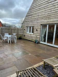 Honeysuckle Cottage -PART OF ALTON COTTAGES