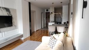 New&Luxurious, Central&Comfortable