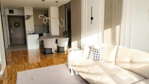 New&Luxurious, Central&Comfortable