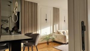 New&Luxurious, Central&Comfortable