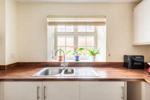 Lovely Town Centre 1 Bed Nr Country & River Walks