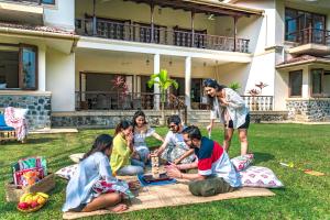 SaffronStays Mograa LAffaire - 5BR pet-friendly villa with private pool, gazebo & lawns near Kankeshwar Temple