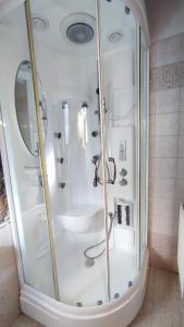 ΞΕΝΩΝΑΣ ΘΕΑ