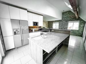 Villa avec piscine intérieure