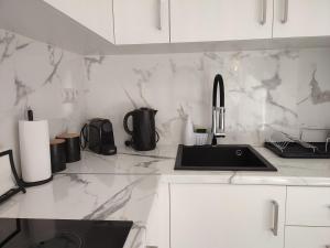 Elegant & Modern Apartment near to Athens Riviera