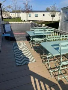 LottieLou’s Hot Tub breaks at Tattershall Lakes - 伍德哈尔温泉水疗