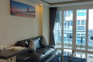 Grand Avenue Pattaya, Luxury condo, 50sqm, pool view
