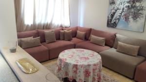 Sunny 3 Bed Apartment, Quiet Street in Maarif, AC & High-Speed WiFi