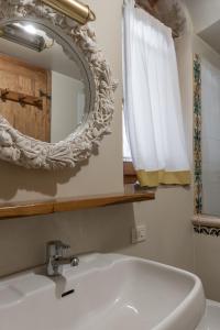 Old Bridge large and unique artful apartment with elevator